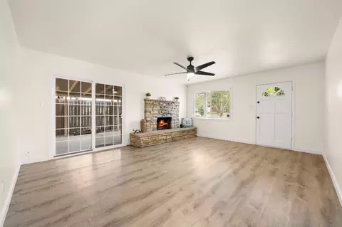 Living - 5545 Sapunor Way, Carmichael, CA 95608 photo 3 of 5