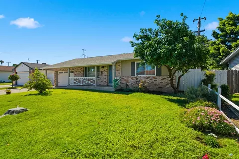 610 E Robinhood Dr, Stockton, CA 95207