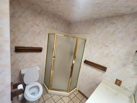 Bath - 12 E Mckenzie Ave, Stockton, CA 95204 photo 2 of 4