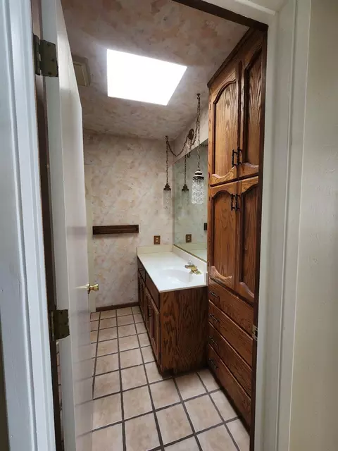 Bath - 12 E Mckenzie Ave, Stockton, CA 95204 photo 1 of 4