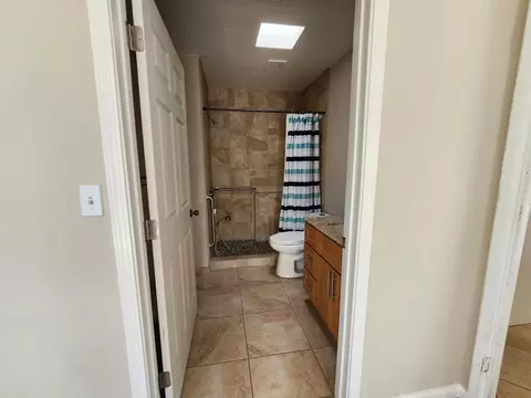 Bath - 12 E Mckenzie Ave, Stockton, CA 95204 photo 3 of 4