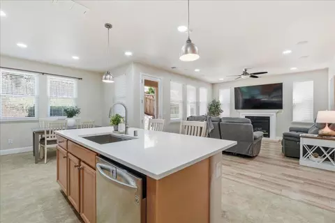 Kitchen - 914 Campfire Cir, Rocklin, CA 95765 photo 3 of 3