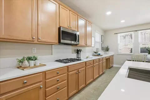 Kitchen - 914 Campfire Cir, Rocklin, CA 95765 photo 2 of 3