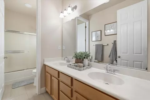 Bath - 914 Campfire Cir, Rocklin, CA 95765 photo 3 of 3