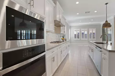 Kitchen - 2844 Cameo St, Lodi, CA 95242 photo 8 of 9