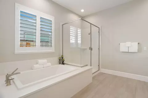 Bath - 2844 Cameo St, Lodi, CA 95242 photo 4 of 5