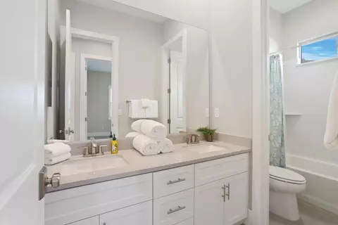 Bath - 2844 Cameo St, Lodi, CA 95242 photo 1 of 5