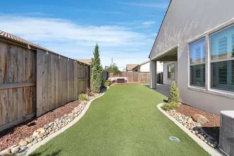Exterior - 2844 Cameo St, Lodi, CA 95242 photo 6 of 14
