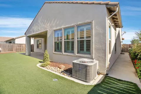 Exterior - 2844 Cameo St, Lodi, CA 95242 photo 5 of 14