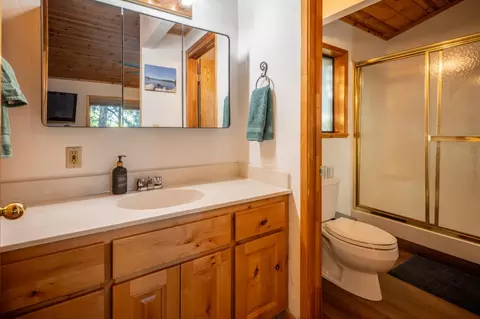 Bath - 2707 Navajo Dr, Dorrington, CA 95223 photo 1 of 2