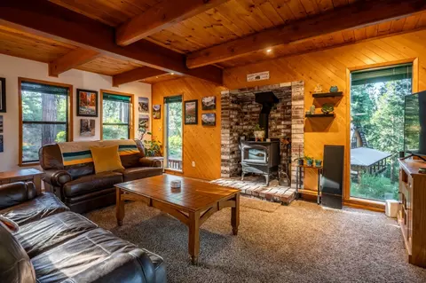Living - 2707 Navajo Dr, Dorrington, CA 95223 photo 4 of 5