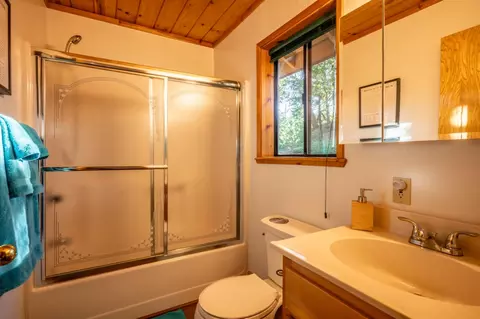 Bath - 2707 Navajo Dr, Dorrington, CA 95223 photo 2 of 2