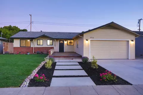 Exterior - 1712 W Locust St, Lodi, CA 95242 photo 6 of 7