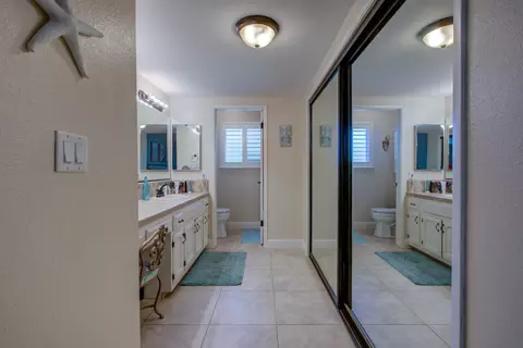 Bath - 2453 Hemlock Ct, Merced, CA 95340 photo 2 of 3