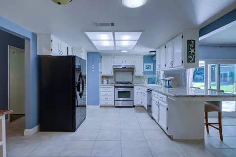 Kitchen - 2453 Hemlock Ct, Merced, CA 95340 photo 1 of 3
