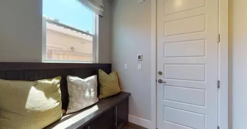 Entry Way - 1489 Veteran St, Manteca, CA 95337 photo 2 of 5
