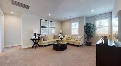 Entry Way - 1489 Veteran St, Manteca, CA 95337 photo 4 of 5