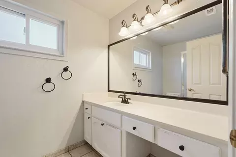 Bath - 3928 Cape Cod Dr, Stockton, CA 95209 photo 3 of 4