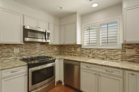 Kitchen - 3928 Cape Cod Dr, Stockton, CA 95209 photo 3 of 5