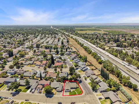 View/Area - 3928 Cape Cod Dr, Stockton, CA 95209 photo 15 of 17