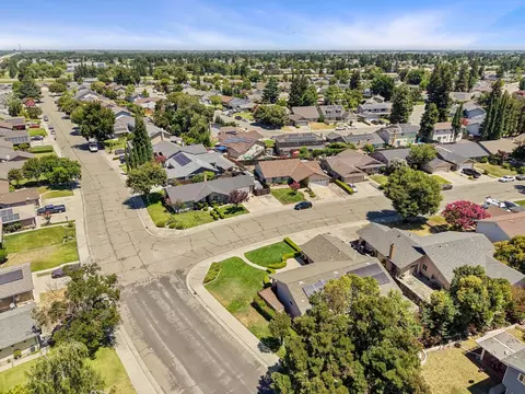 View/Area - 3928 Cape Cod Dr, Stockton, CA 95209 photo 6 of 17