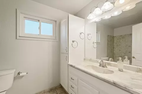 Bath - 3928 Cape Cod Dr, Stockton, CA 95209 photo 1 of 4