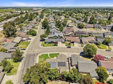 View/Area - 3928 Cape Cod Dr, Stockton, CA 95209 photo 7 of 17