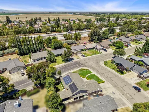 View/Area - 3928 Cape Cod Dr, Stockton, CA 95209 photo 8 of 17