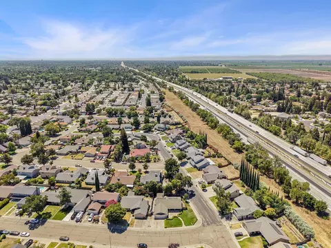 View/Area - 3928 Cape Cod Dr, Stockton, CA 95209 photo 14 of 17
