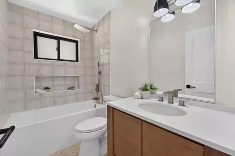 Bath - 7801 Law Ln, Loomis, CA 95650 photo 4 of 4