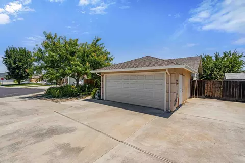 1138 Kathy Ct, Ripon, CA 95366 photo 4