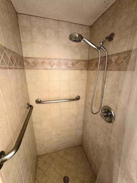 Bath - 1315 Aspen Pl, Davis, CA 95616 photo 2 of 3
