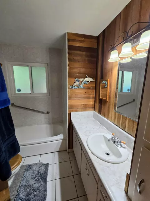 Bath - 1315 Aspen Pl, Davis, CA 95616 photo 1 of 3