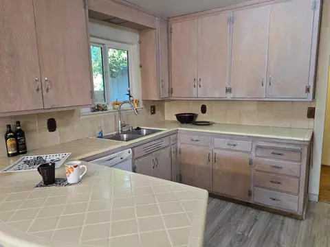Kitchen - 1315 Aspen Pl, Davis, CA 95616 photo 2 of 3
