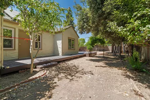 Exterior - 1015 College Ave, Modesto, CA 95350 photo 8 of 17