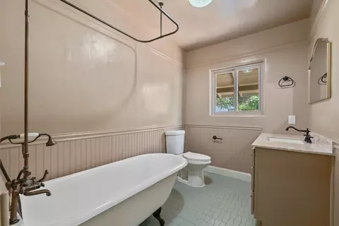 Bath - 1015 College Ave, Modesto, CA 95350 photo 2 of 3