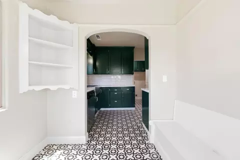 Entry Way - 1015 College Ave, Modesto, CA 95350 photo 3 of 5