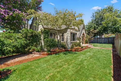 Exterior - 1015 College Ave, Modesto, CA 95350 photo 4 of 17