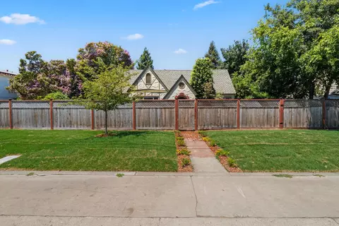 Exterior - 1015 College Ave, Modesto, CA 95350 photo 15 of 17