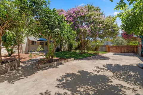 Exterior - 1015 College Ave, Modesto, CA 95350 photo 14 of 17