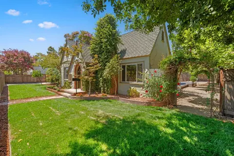 Exterior - 1015 College Ave, Modesto, CA 95350 photo 3 of 17