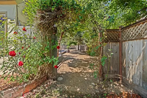 Exterior - 1015 College Ave, Modesto, CA 95350 photo 6 of 17