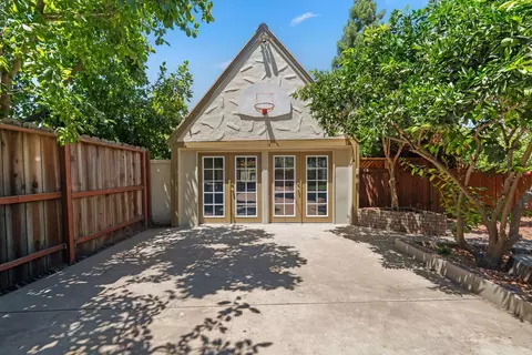 Exterior - 1015 College Ave, Modesto, CA 95350 photo 12 of 17