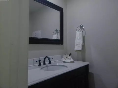 Bath - 6117 Rutland Dr, Carmichael, CA 95608 photo 1 of 4