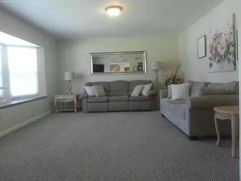 Living - 6117 Rutland Dr, Carmichael, CA 95608 photo 2 of 3