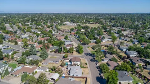 View/Area - 6117 Rutland Dr, Carmichael, CA 95608 photo 4 of 9