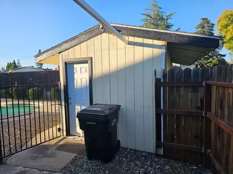 Exterior - 6117 Rutland Dr, Carmichael, CA 95608 photo 5 of 14