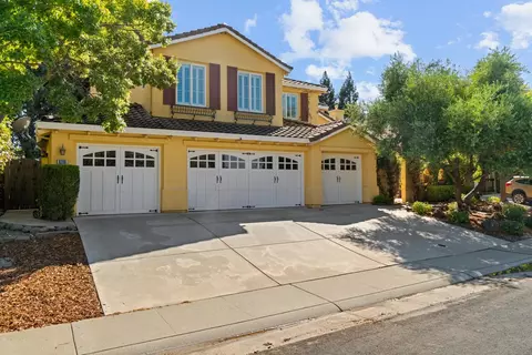 8208 Tail Race Dr, Roseville, CA 95747
