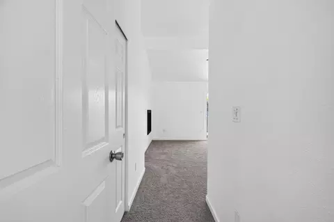 Entry Way - 911 Toro Ln, Lathrop, CA 95330 photo 2 of 3