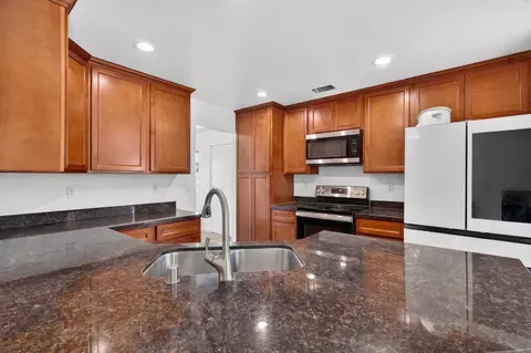 Kitchen - 911 Toro Ln, Lathrop, CA 95330 photo 4 of 4